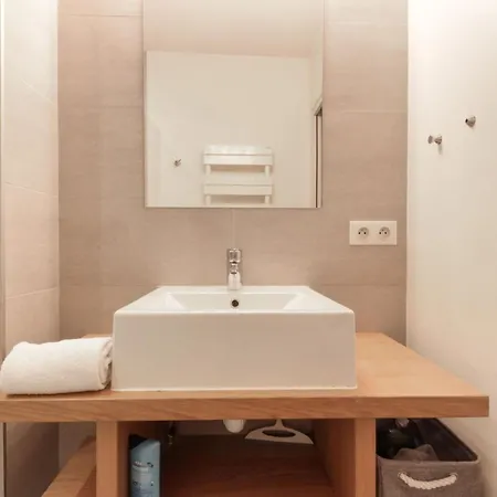 Nook 42 - The Loft - 2br W/ Balcony Views * Шамони
