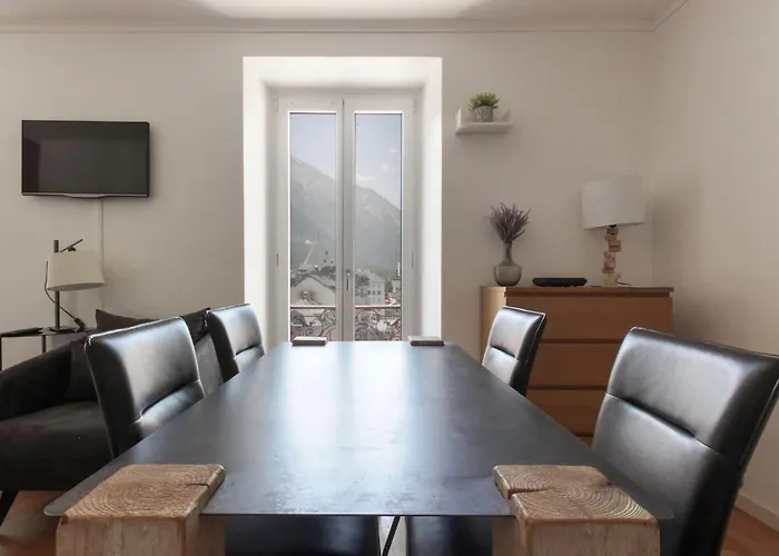 Nook 42 - The Loft - 2br W/ Balcony Views * Chamonix Mont Blanc